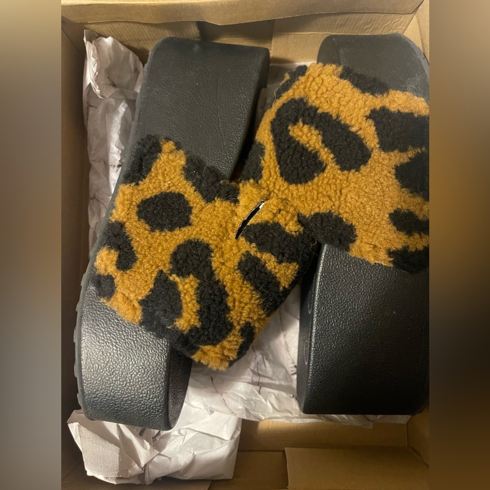 Jessica Simpson platform sandals. Cheetah print